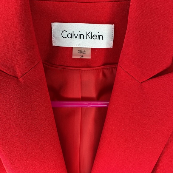Women’s 2P Calvin Klein Red Blazer with shoulder pads - Picture 3 of 4